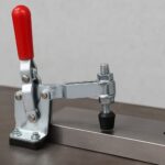 トグルクランプでワークをクランプしている様子