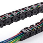 内部に余裕を持たせてケーブルを配線したケーブルベア（ケーブルキャリア）の曲げ半径R